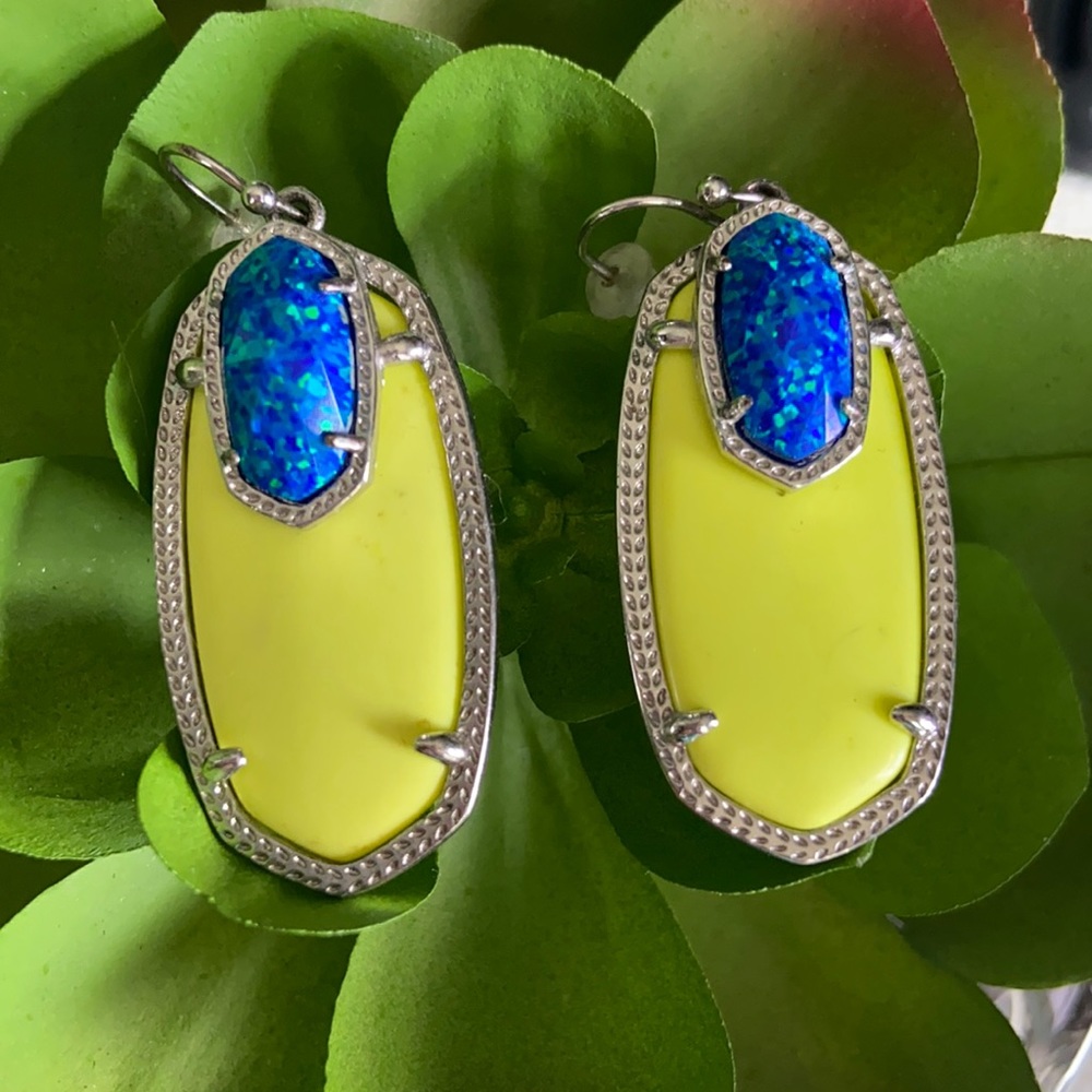 Kendra Scott Emmy earrings